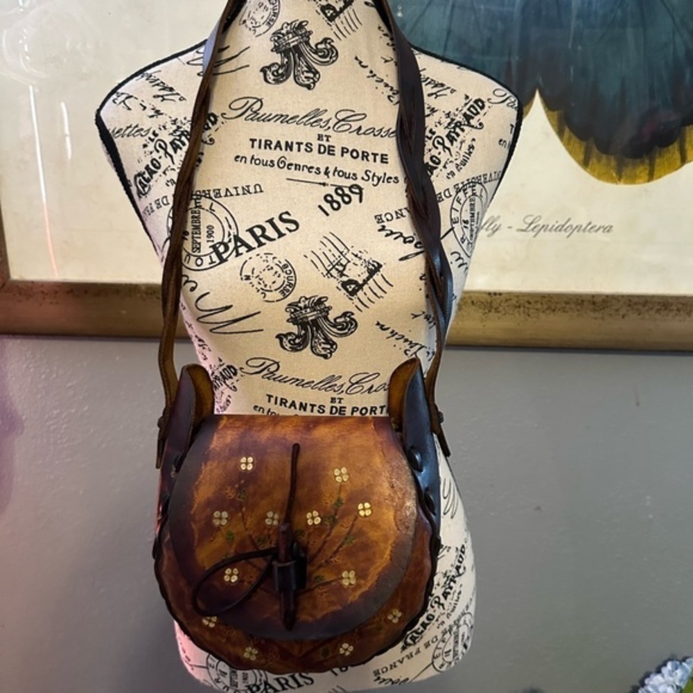 Vintage hand tooled leather bag. Early 1970s